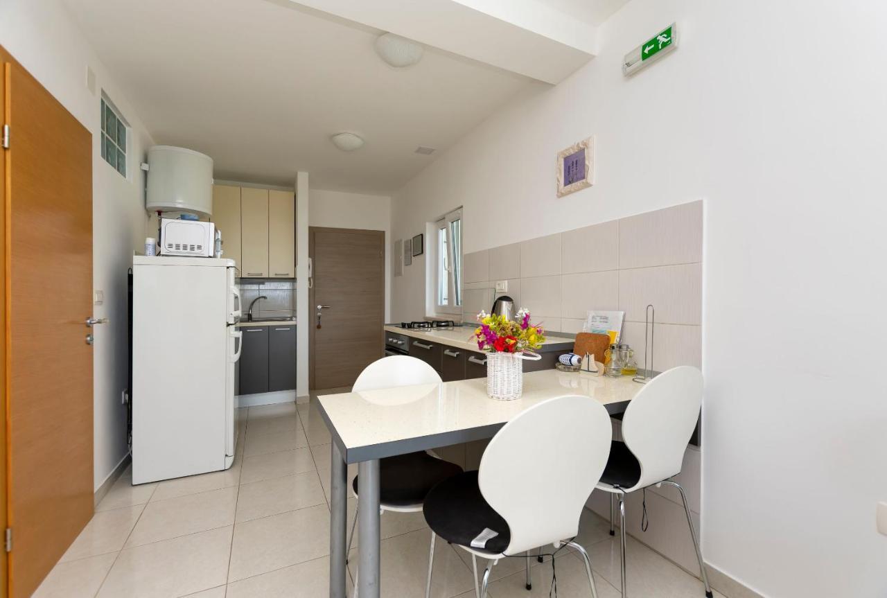 מימיצה Apartments Djani מראה חיצוני תמונה